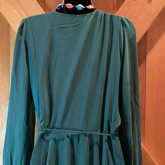 Lulus Green Gown-Large - Picture 8 of 9